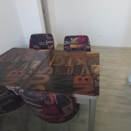 Studio Elisa Apartment Caransebes Bagian luar foto