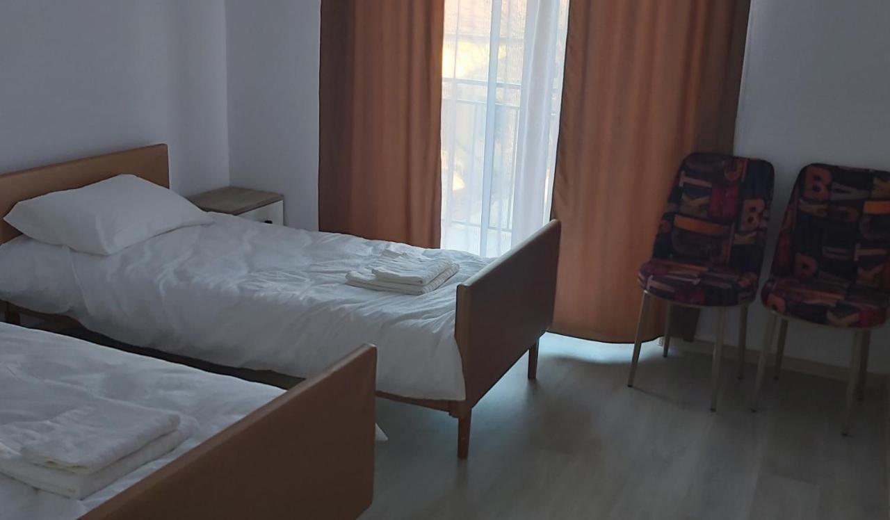 Studio Elisa Apartment Caransebes Bagian luar foto